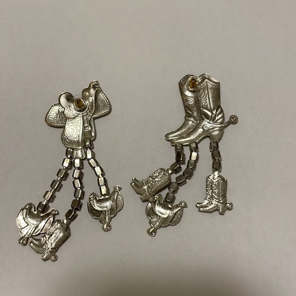 Stunning western inspired earrings! - Picture 2 of 2